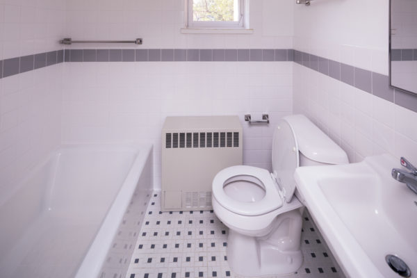 A bathroom in a 3 Bedroom University Houses apartment.