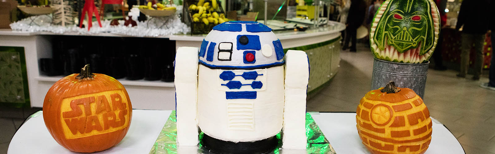 R2D2 cake
