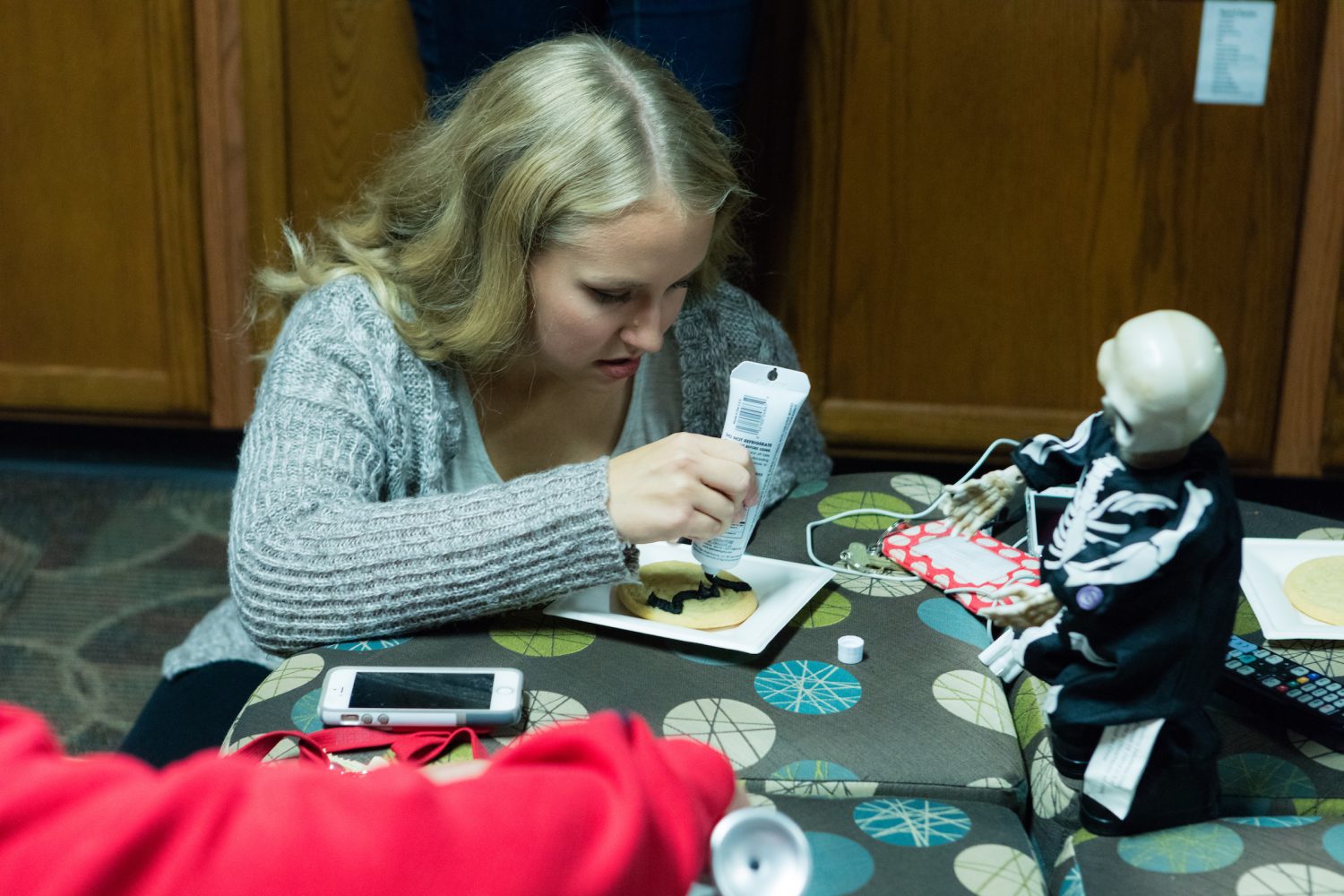 BLC resident decorating a cookie
