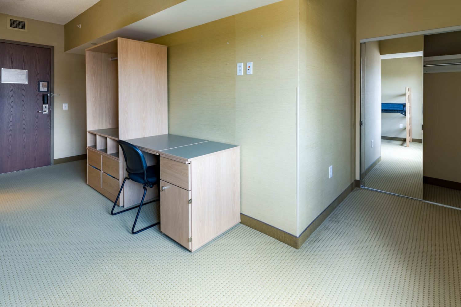 Lowell Single with Bath room photo