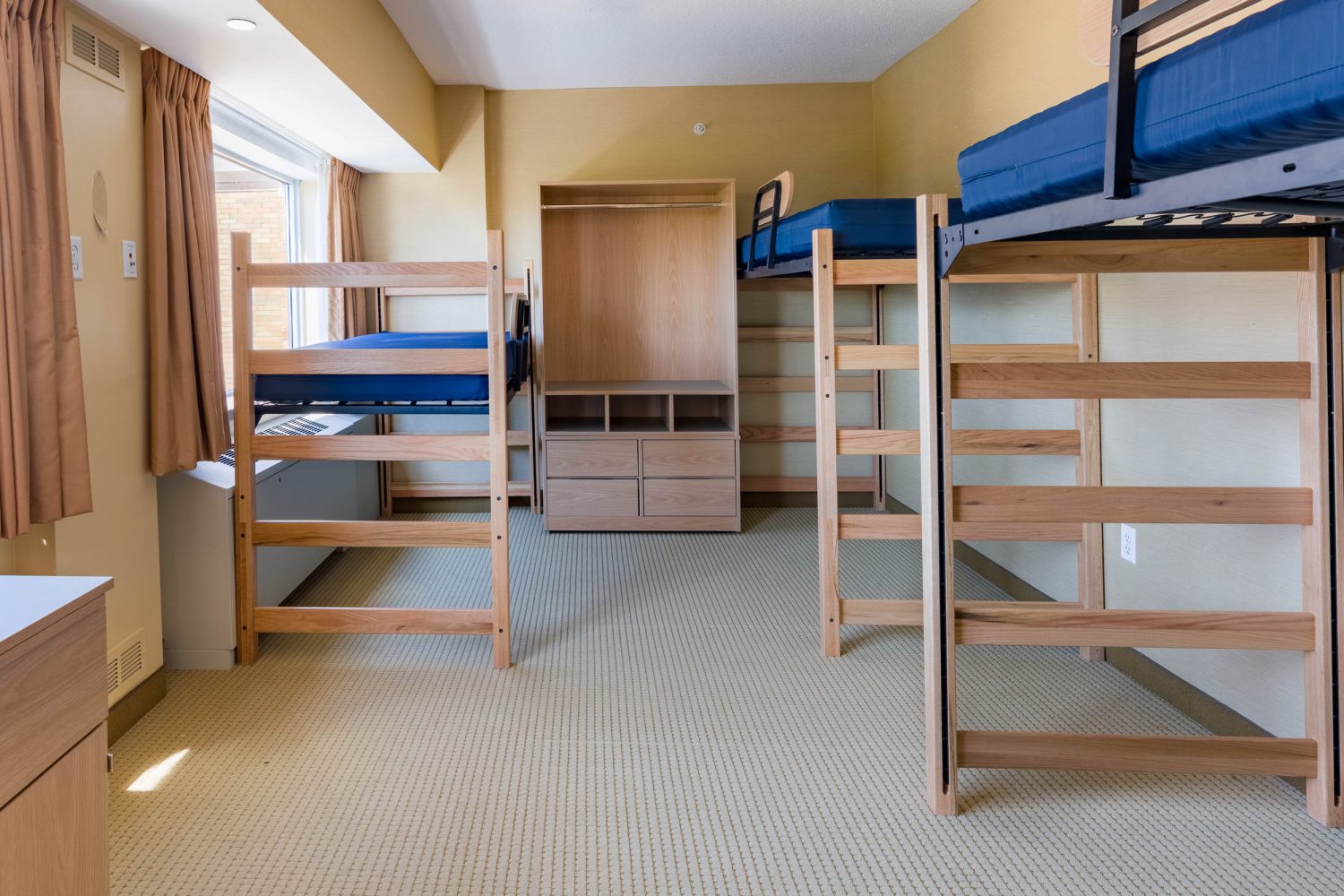 Lowell Triple Type A with Bath large room photo