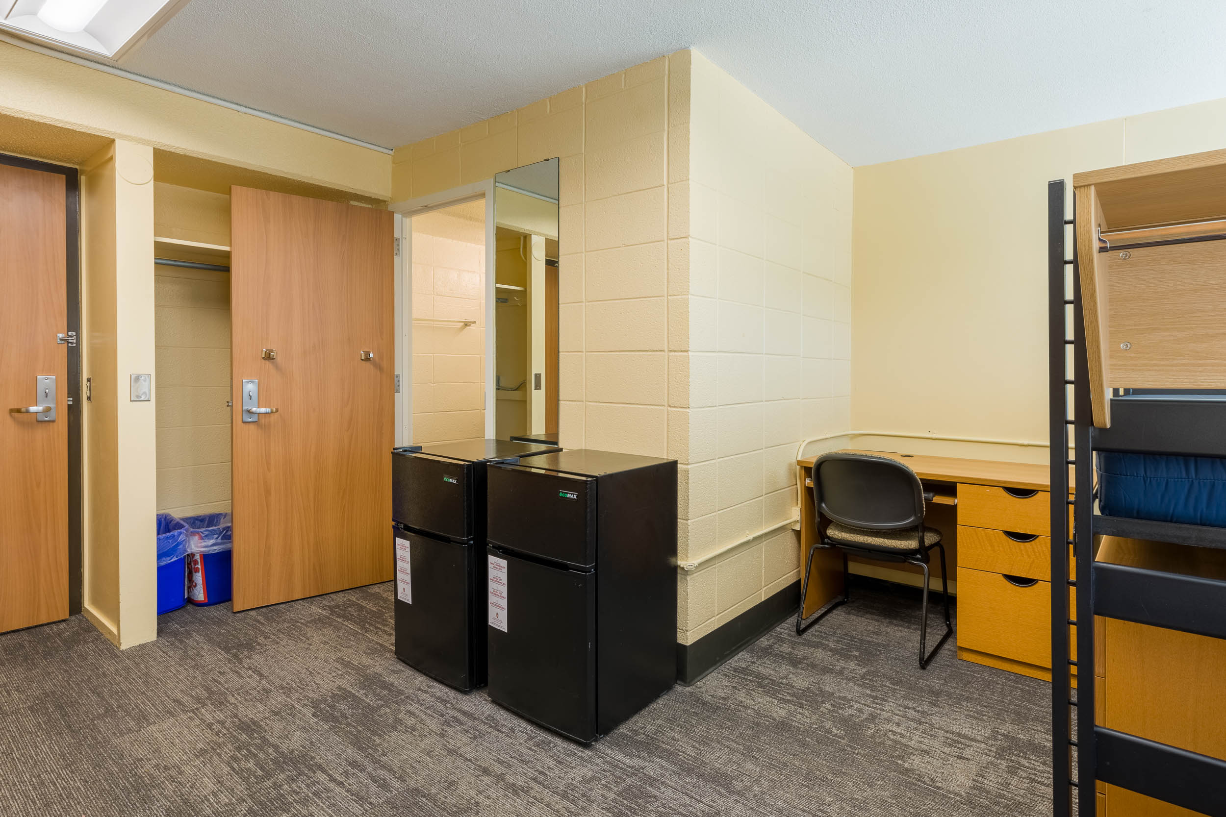 Phillips triple room