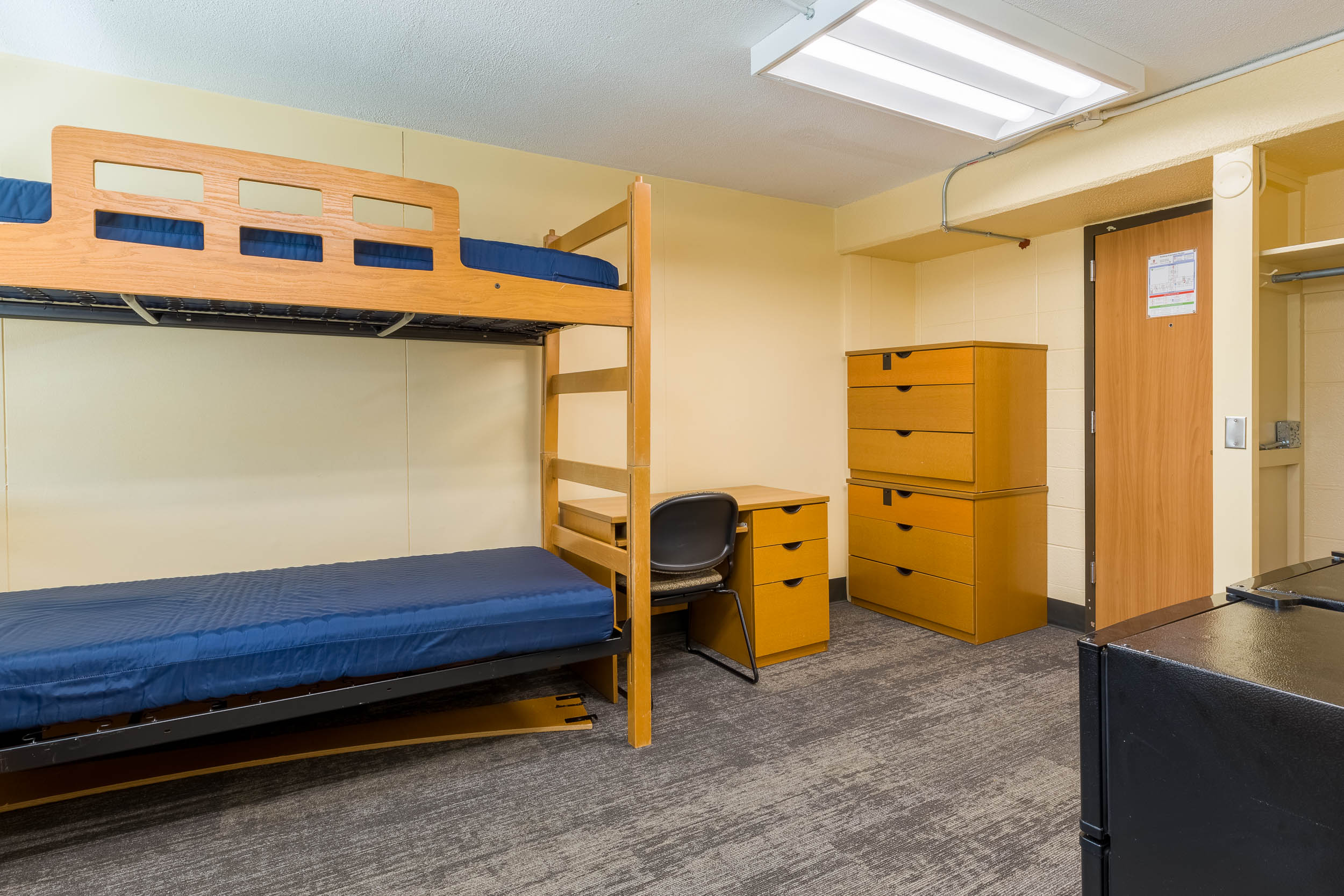 Phillips triple room