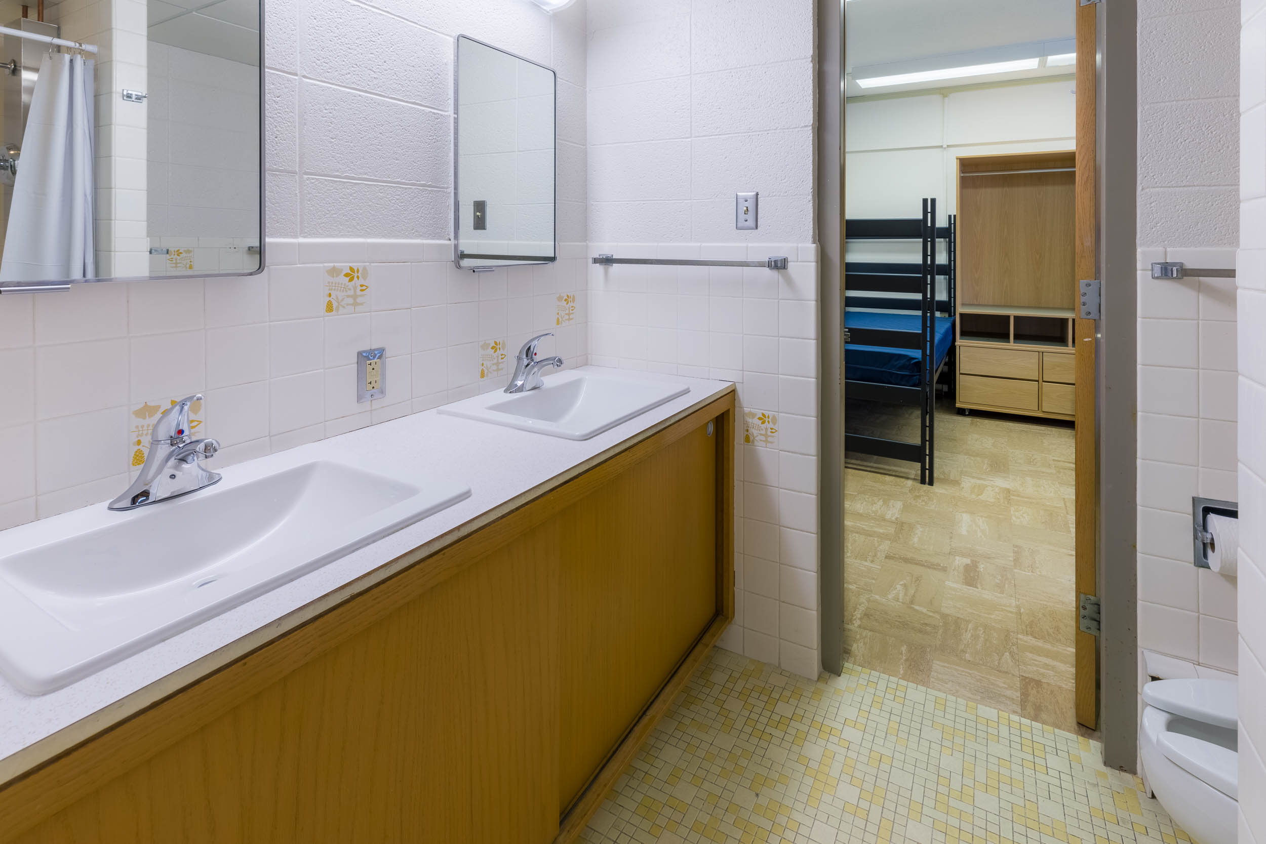 Lowell double with shared bathroom photo