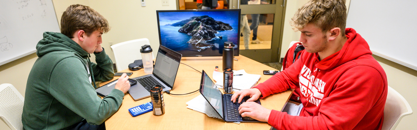 Two guys studying in Dejope