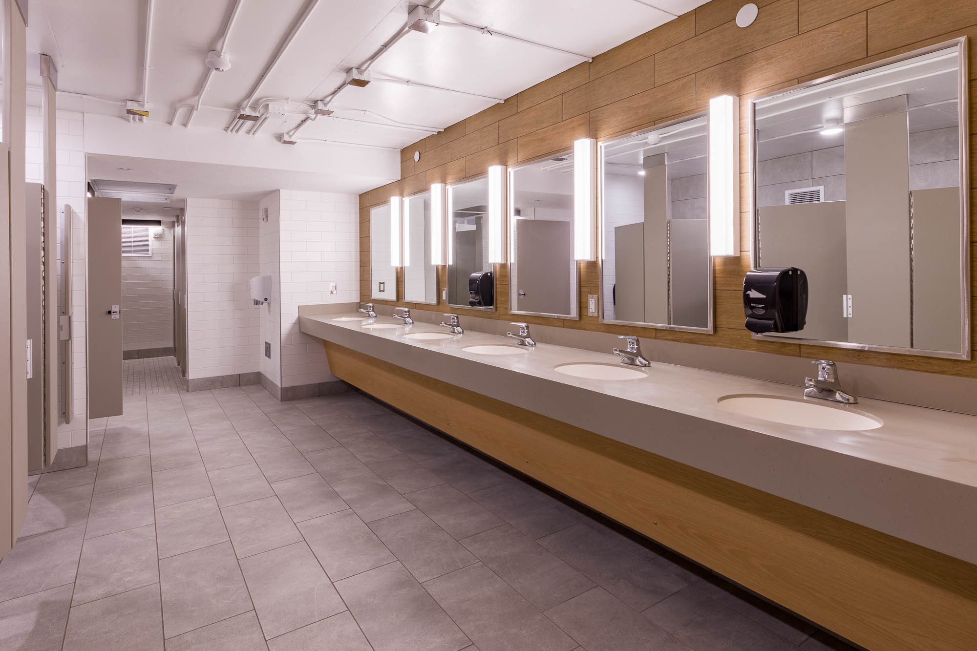 A resident floor bathroom in Sellery Residence Hall