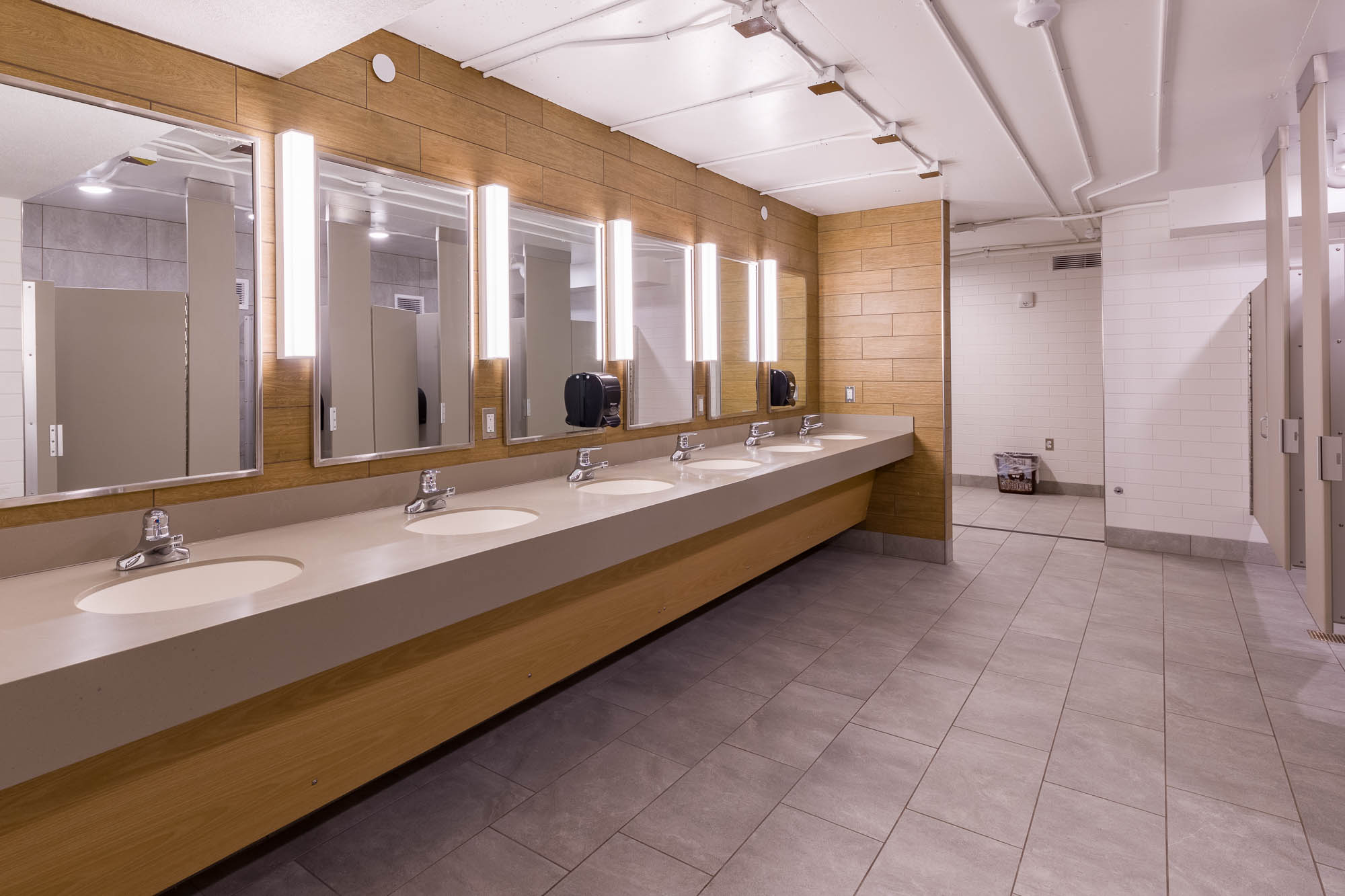 A resident floor bathroom in Sellery Residence Hall