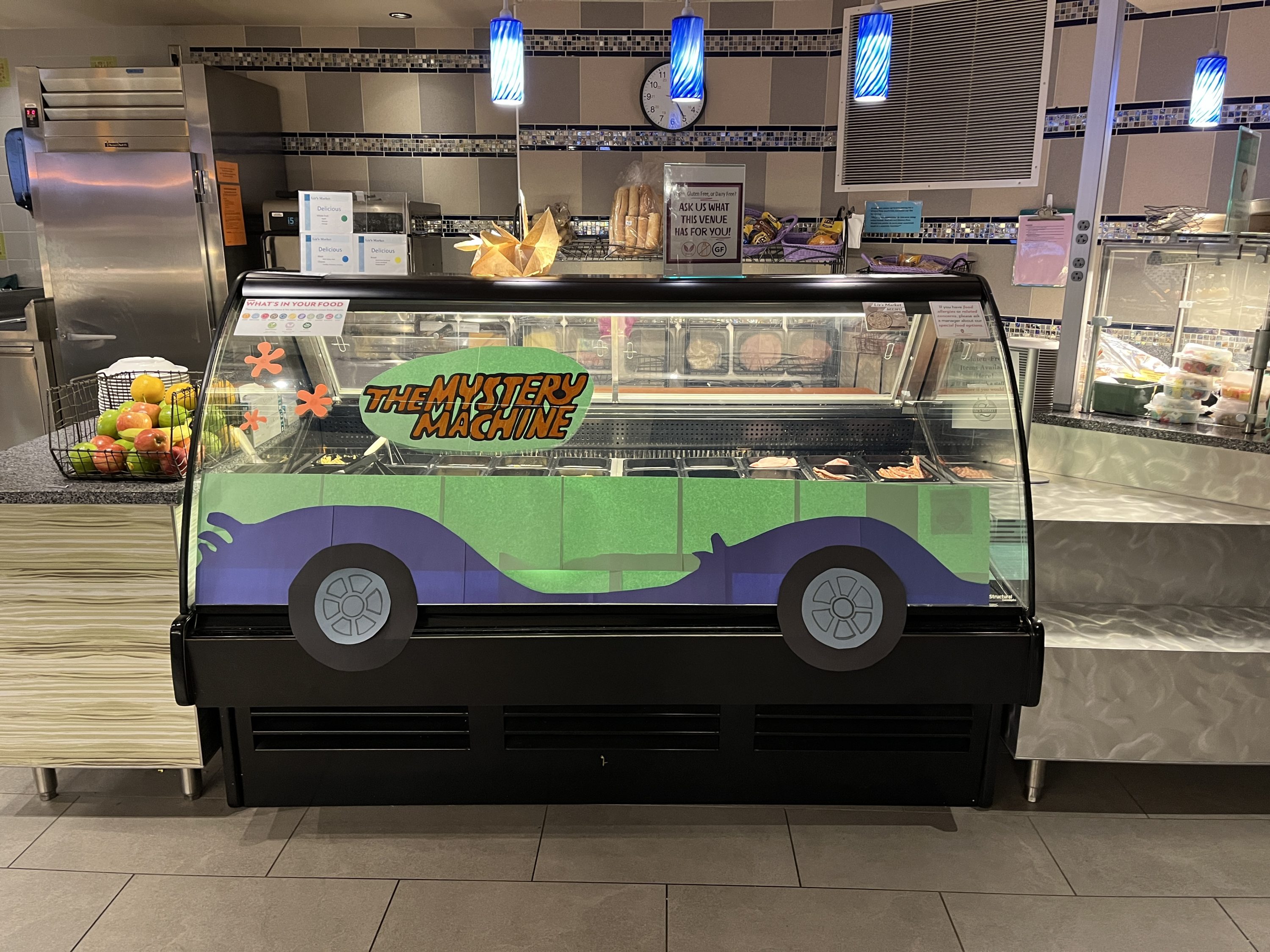 scooby-doo dinner mystery machine decor