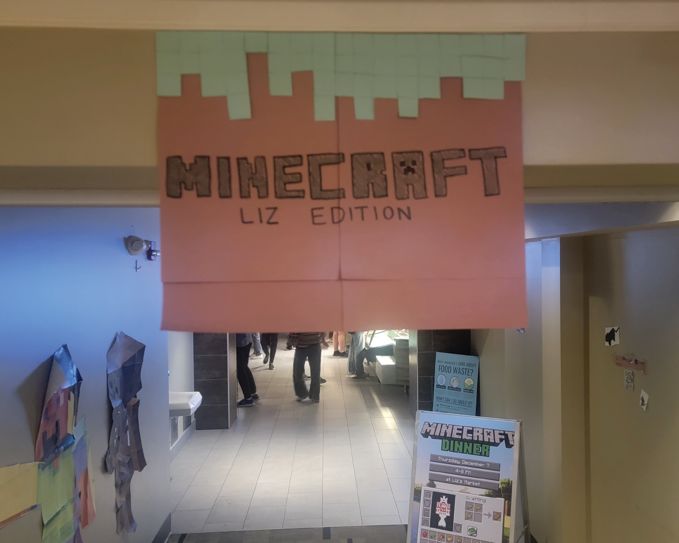 Minecraft Dinner Decor