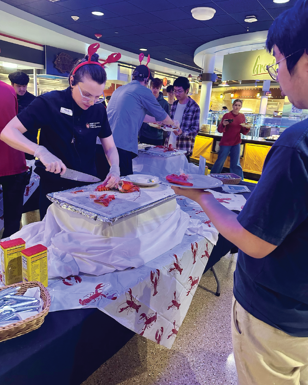 Dining staff help crack lobsters for students