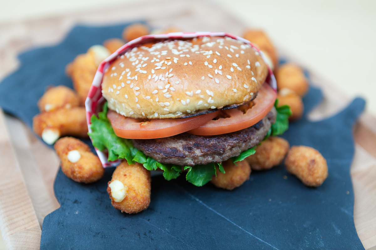 Hamburger with cheese curds