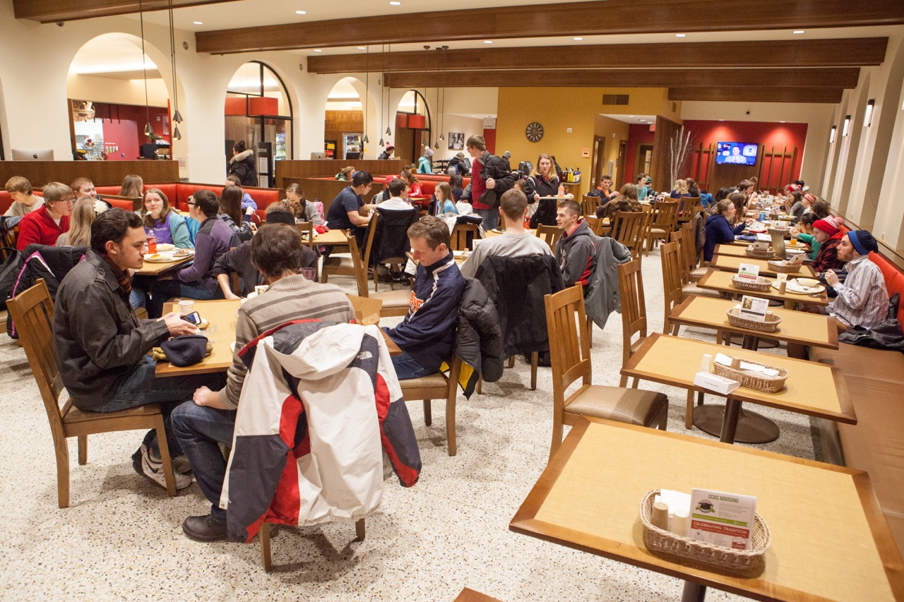 Students eating in Carson's Market dining area